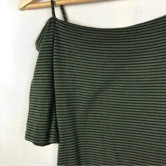 Heart & Hips Green & Black Stripe Cold Shoulder Short Sleeve Top M - Picture 3 of 3